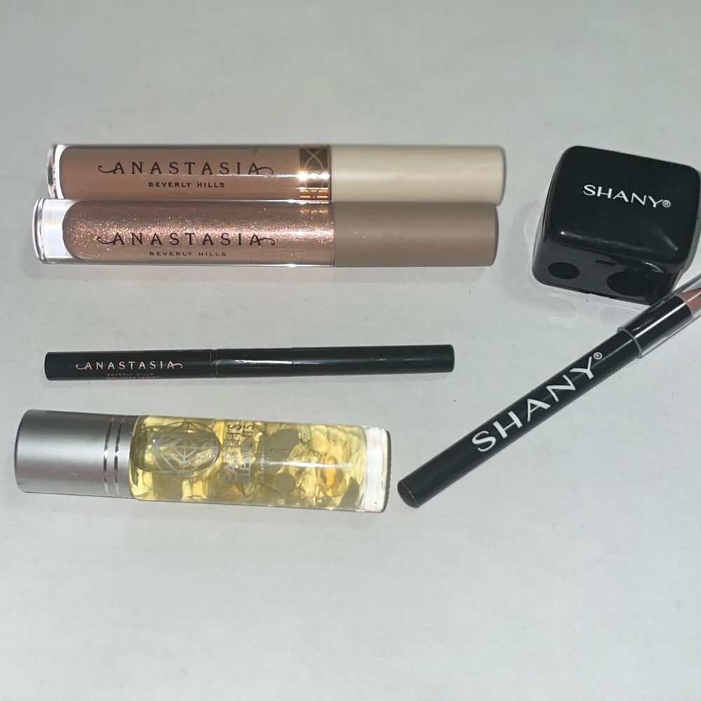 Anastasia makeup and Shany makeup! Includes a scented oil